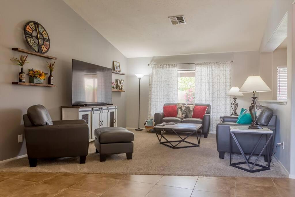 Cozy Home With Pool, Fire Table, Bbq, Rv Parking Mesa Exterior photo